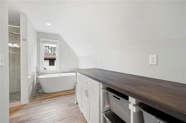 Building Photo - 2356 Pinkney Dr
