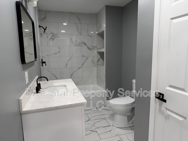 Building Photo - 1513 E Edwards St