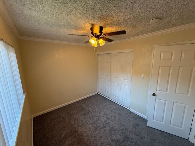 Building Photo - Welcome to SkyView Villa & Somerset Apartments!