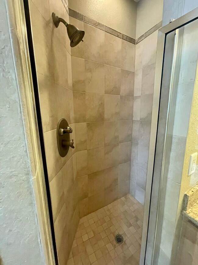 Building Photo - 3 Bed 2.5 Bath Townhouse in A+ location!