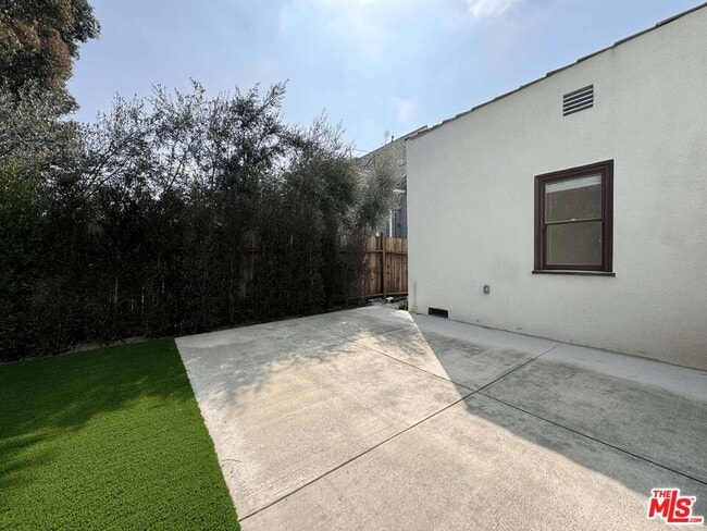 Building Photo - 2134 Magnolia Ave