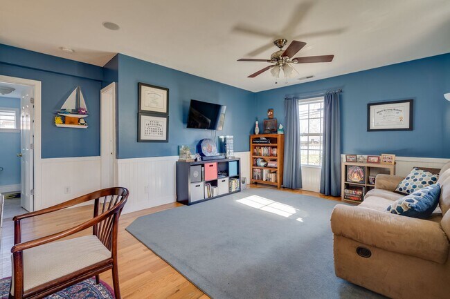 Building Photo - Charming 2 Bedroom 2 Bath Home In The Heart Of Downtown Mebane With Massive Fenced In Yard!!