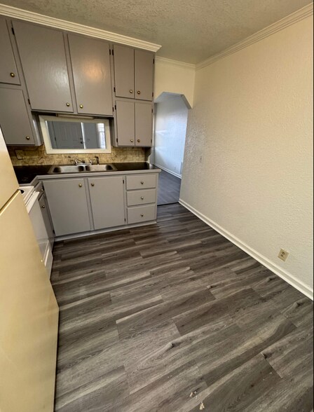 Building Photo - 209 Commercial St