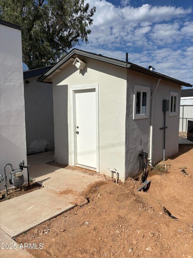 Building Photo - 2618 E Sandra Terrace