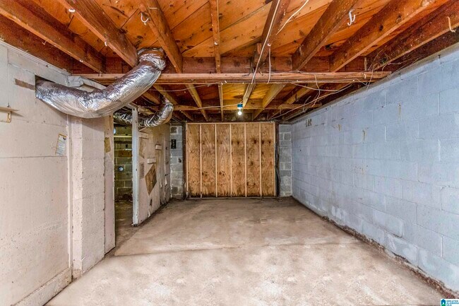 Building Photo - 1328 5th Pl NW