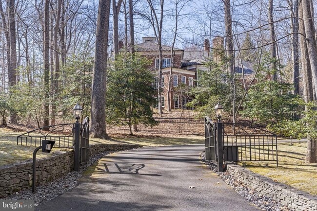 Building Photo - 8541 Old Dominion Dr