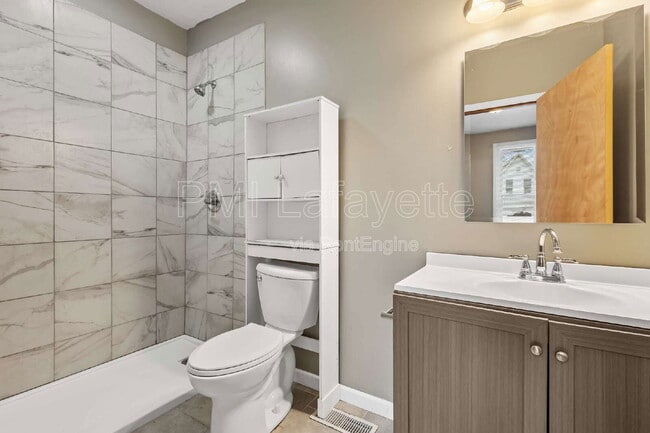 Building Photo - 605 N Perry St