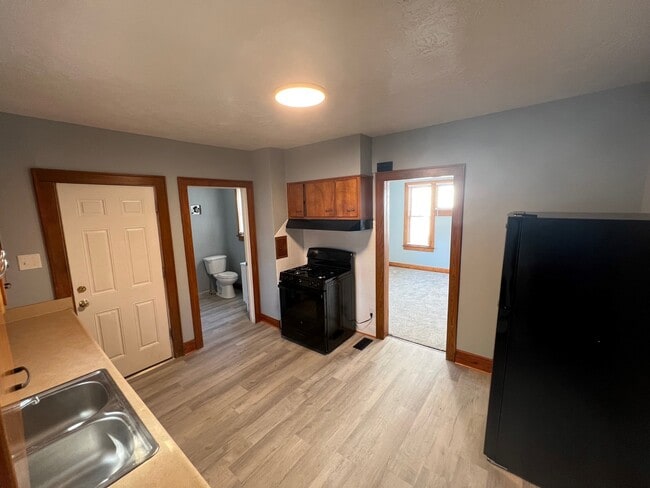 Building Photo - 2527 Sutton Ave