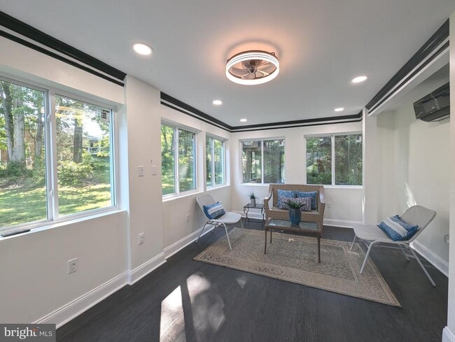 Building Photo - 2208 Wakefield St