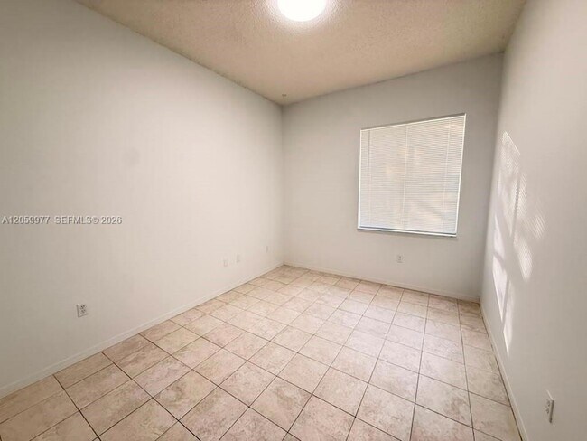 Building Photo - 420 SE 23rd Ln