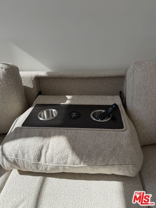 Building Photo - 602-6025 N Maple Dr