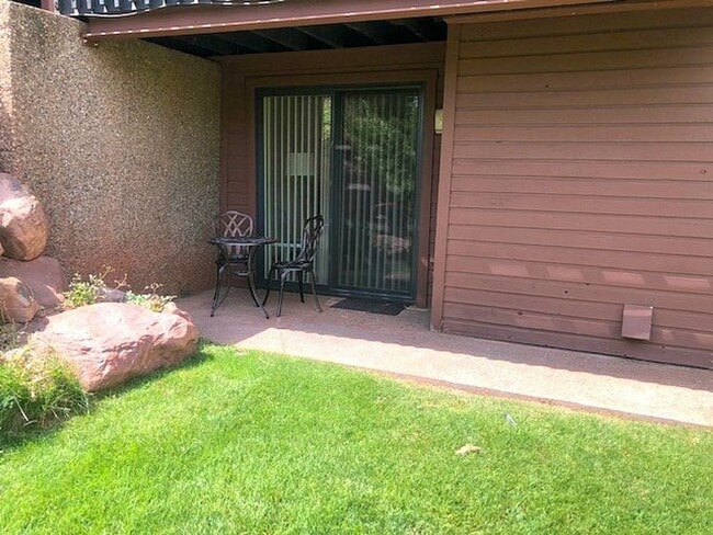 Building Photo - Quiet, Furnished 2BR Retreat – Ideal for R...