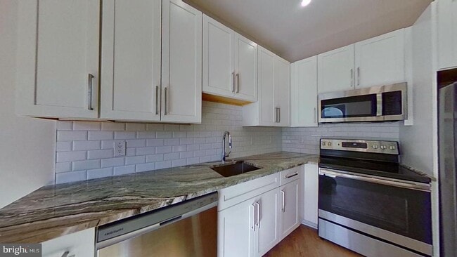 Building Photo - 3859 Lancaster Ave