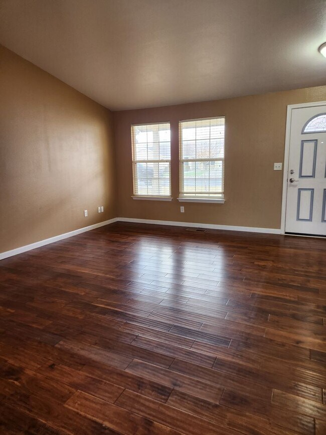 Building Photo - Beautiful Fernley home