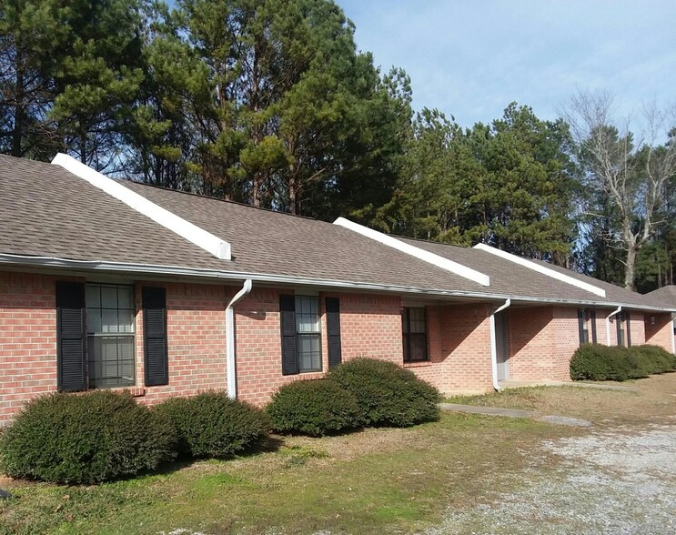 Building Photo - Pine Woods Apartments - West Blocton, AL