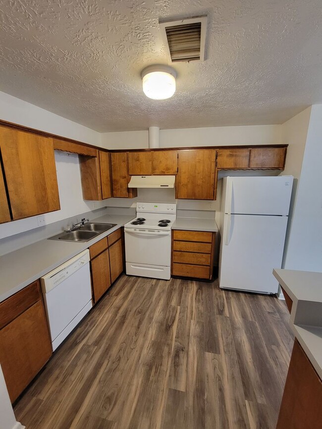 Building Photo - College Station - 2 bedroom / 1 bath Duple...