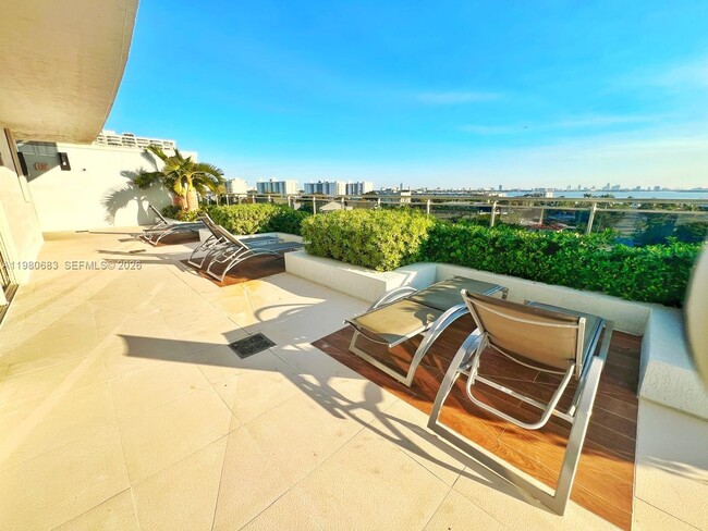 Building Photo - 7901 Hispanola Ave