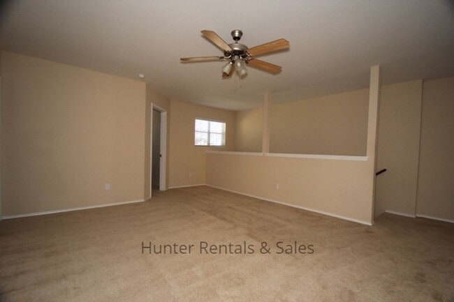 Building Photo - 4 Bedroom 3 Bath Home
