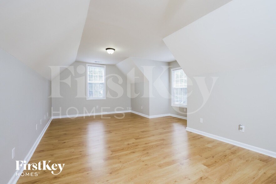 Building Photo - 2285 Glen Cove Way