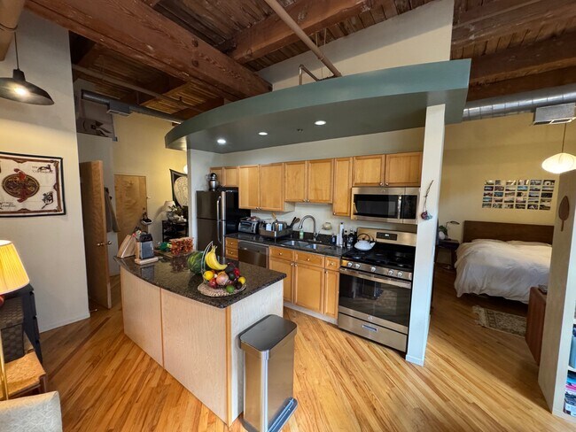 Kitchen area - 2300 W Wabansia Ave