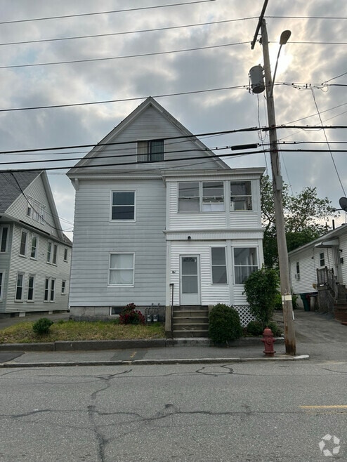 Building Photo - 161 School St