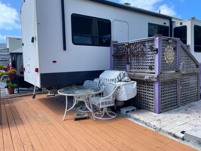 Building Photo - 6099 Overseas Hwy