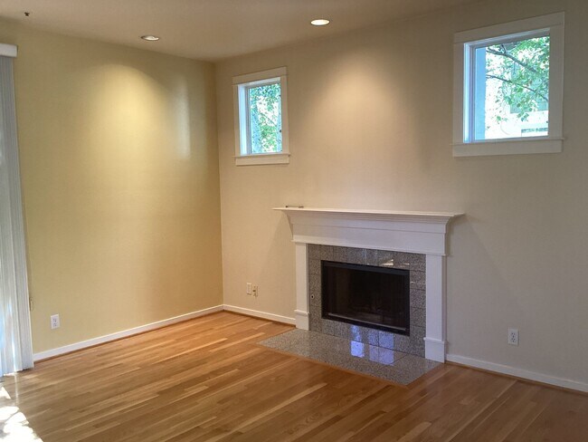 Building Photo - 204 Roosevelt Terrace