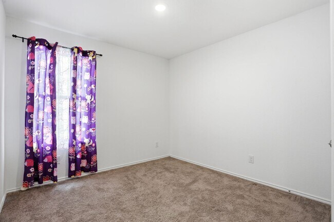 Building Photo - Spacious Southwest San Antonio Home Near Lackland AFB & Major Highways