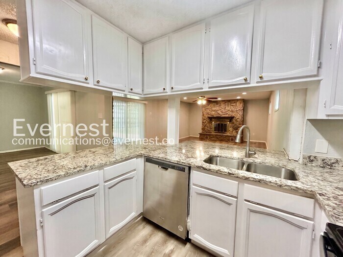 Building Photo - 1505 Hanover Dr