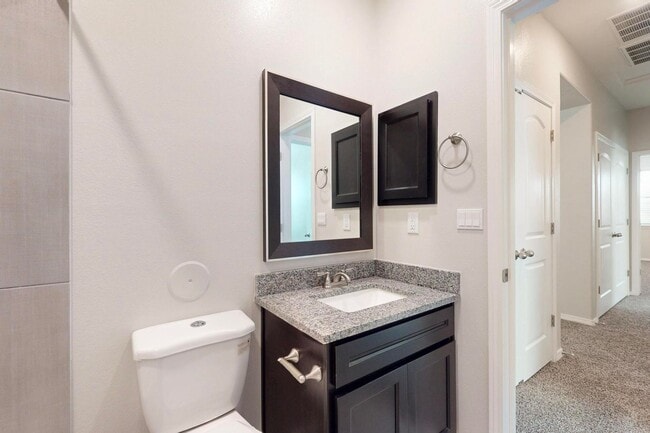 Building Photo - Charming 3 bedroom, 2 bath home in East El...