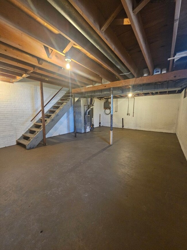 Building Photo - 5710 N Division St