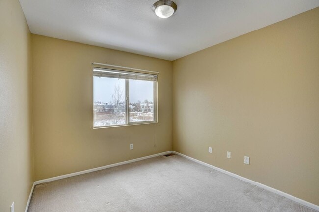 Building Photo - $ 2,295 - 3-Bed, 3-Bath Townhome with Mode...
