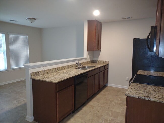 Building Photo - Super Four bedroom home in Northeast Columbia!