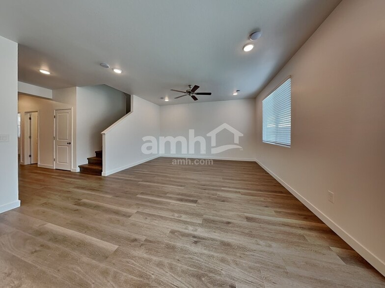 Building Photo - 9724 W Parkway Dr