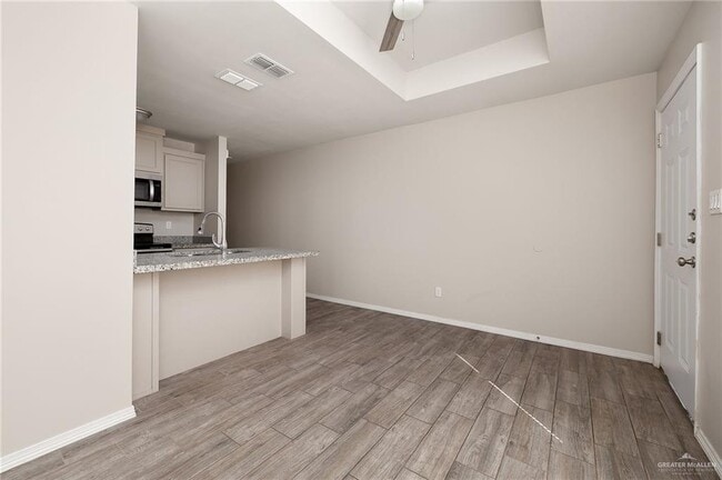 Building Photo - 9 West Dr