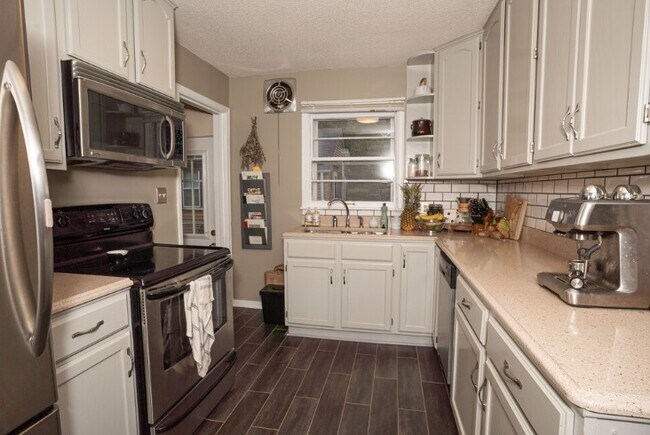 Building Photo - 1905 44th Ave NE