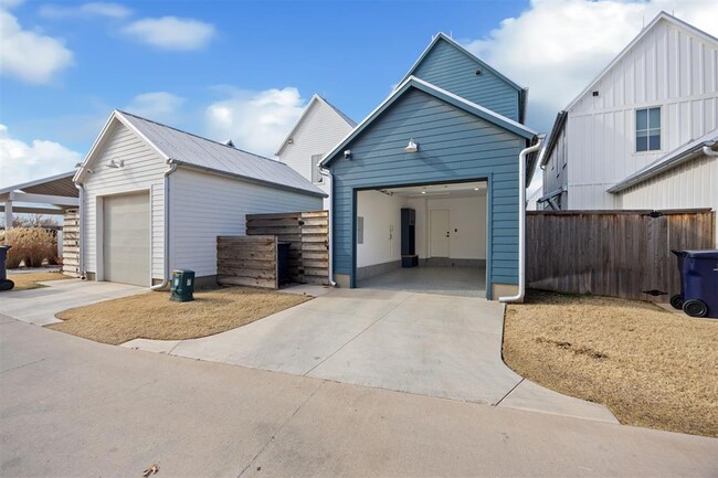 Building Photo - 966 Hangar Dr