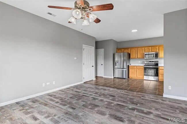 Building Photo - 489 Shade Tree Ln