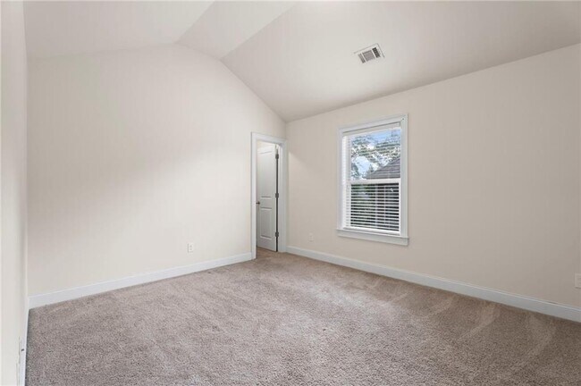 Building Photo - 165 Regency Pl