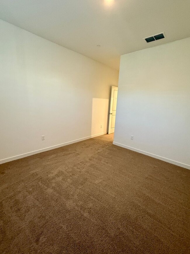 Building Photo - Beautiful 3 bedroom 2 bath w/Pool available in Orland!