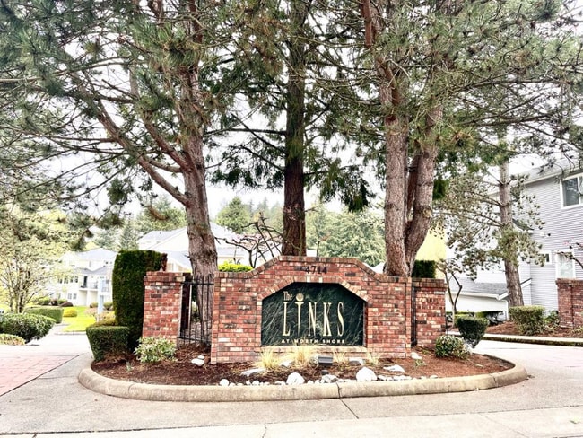 Building Photo - 4714 Fairwood Blvd NE