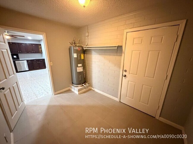 Building Photo - 301 N 3rd St