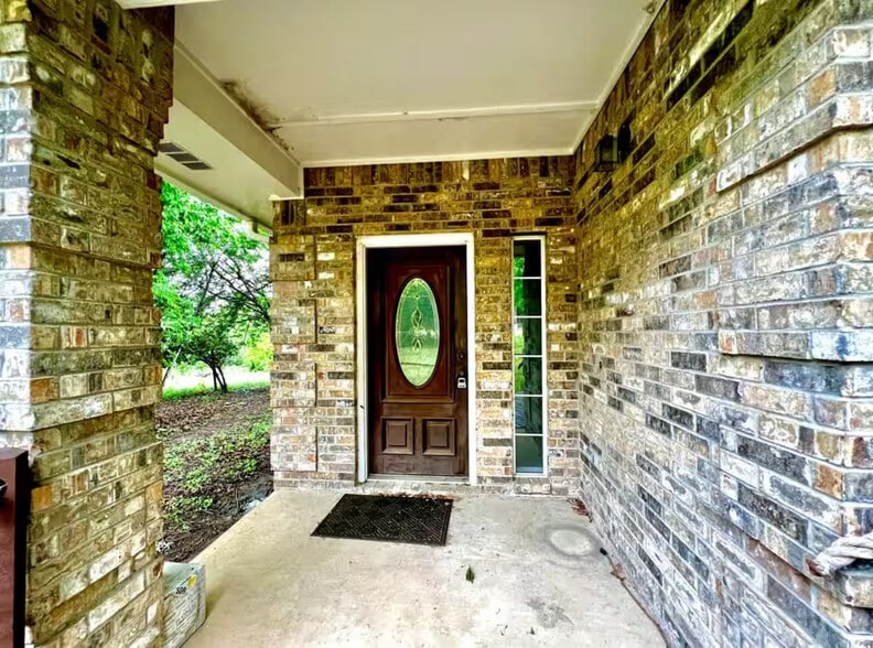 Building Photo - Room in House on Copper Hills Dr