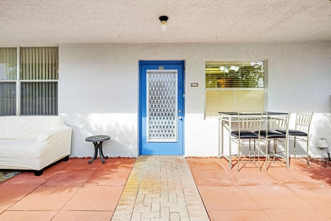 Building Photo - 6650 S Oriole Blvd