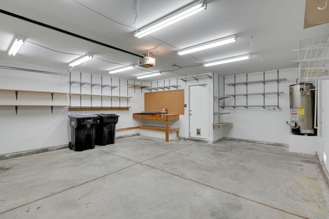 Building Photo - UPGRADED 3 BEDROOM HOME IN GREEN VALLEY