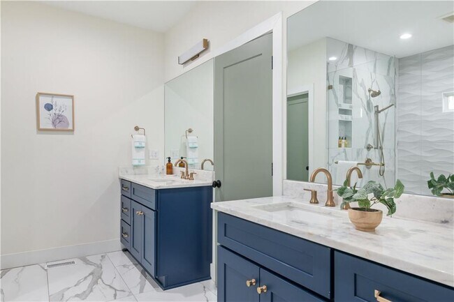 Building Photo - 1393 Glenwood Ave SE