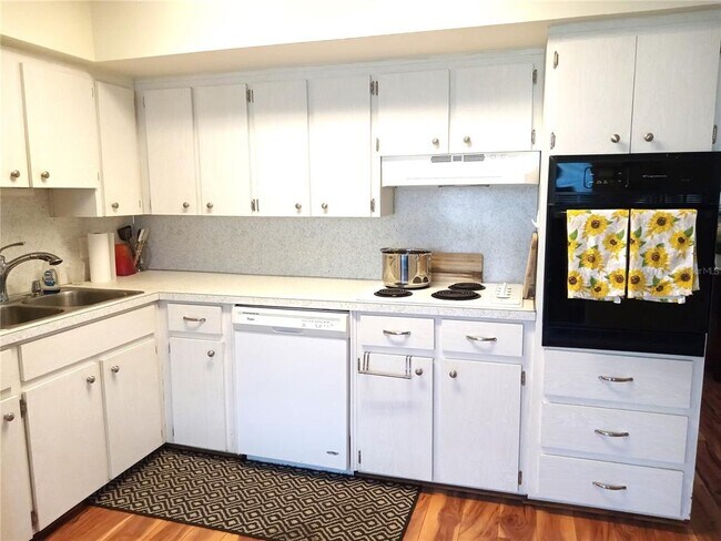 Building Photo - 2041 Australia Way W