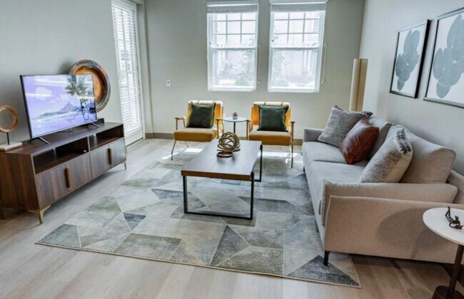 Primary Photo - 920 Bayswater Ave