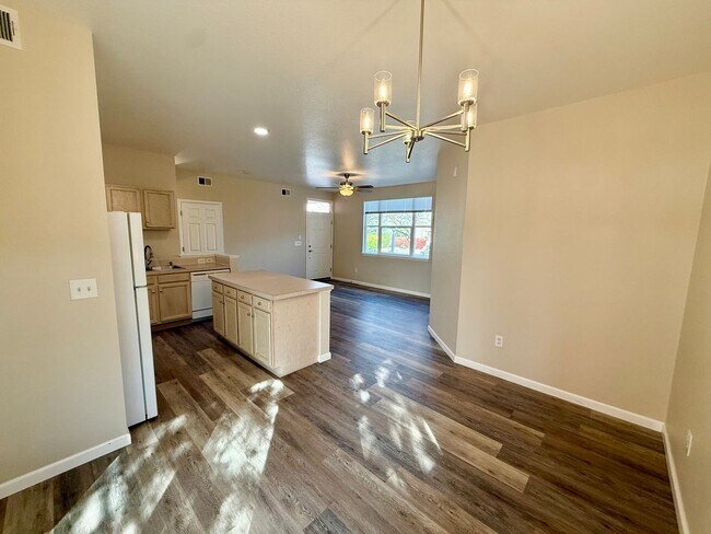 Building Photo - Beautiful,  2 Bed/2 Bath Condo in High Plains Village