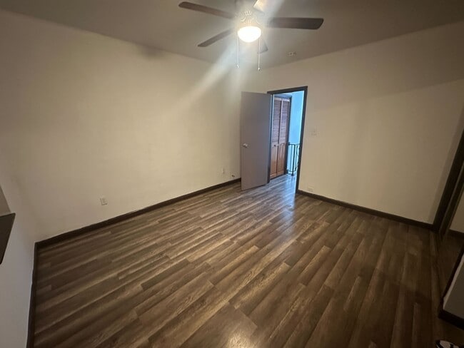 Building Photo - 2439 S Iseminger St